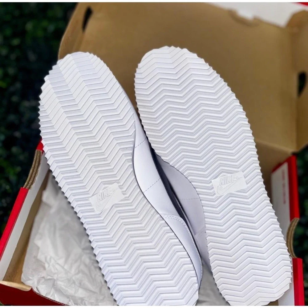 Nike‎ Cortez Basic White Black Sneakers Youth Size 6.5Y Mens 6.5 Womens 8
